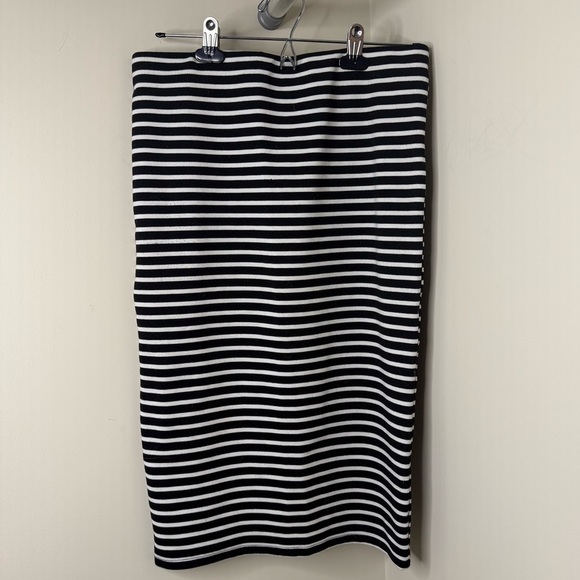 Black and White Striped Pencil / Midi Skirt from Ardene | Office style corporate - Picture 3 of 3